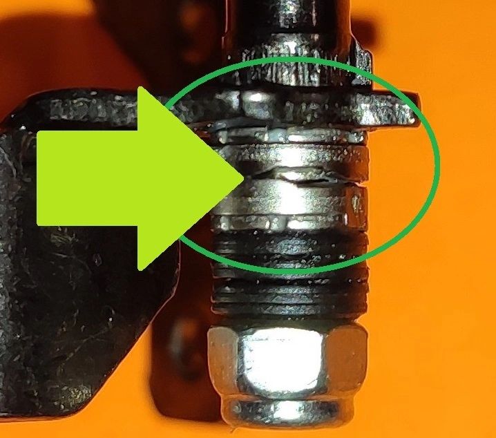 Some Replacement Laptop Screen Hinges are Clicking by Design